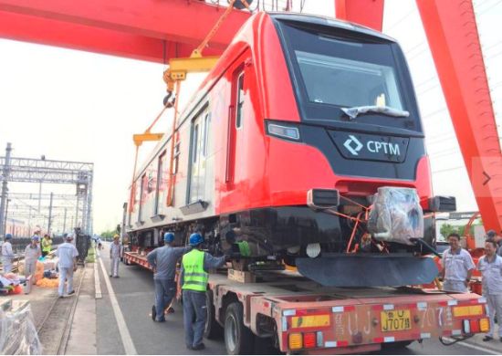 Com bagageiros, novo trem de Guarulhos embarca na China