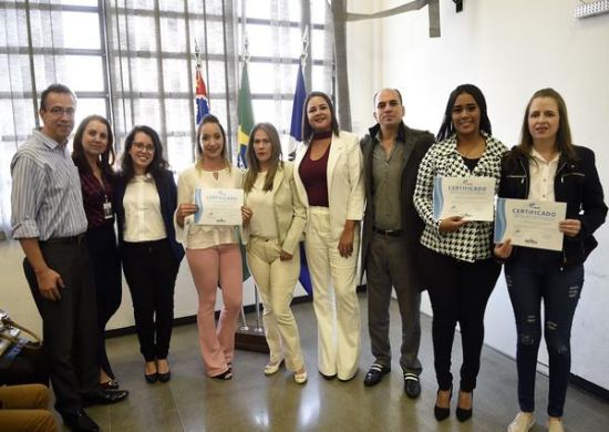 Prefeitura realiza formatura de alunos dos cursos Via Rápida