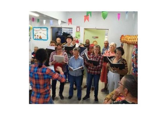 Festa junina do Ceresi faz mais de 100 idosos reviverem a cultura caipira
