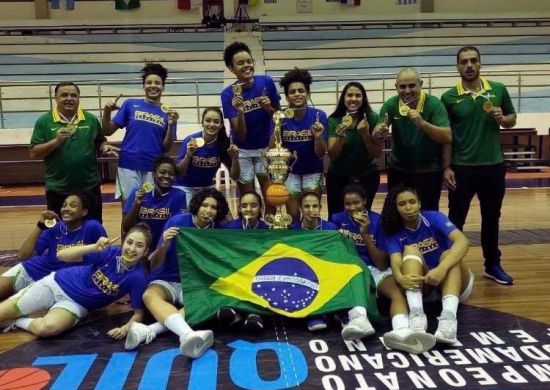 Técnico de Guarulhos conduz seleção brasileira a título internacional de basquete