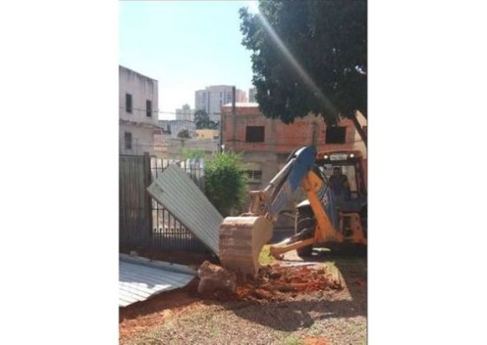 Prefeitura retira construção em área pública do Gopoúva