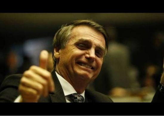 Bolsonaro comemora queda no risco país