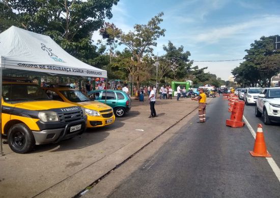 Prefeitura homenageia motoristas com ações educativas pela cidade