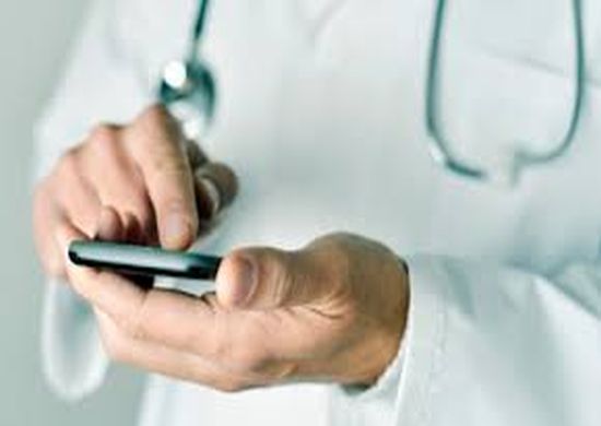 Projeto proíbe uso de celular por profissionais em unidades de saúde