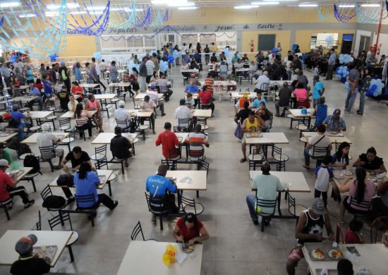 Restaurantes populares servem feijoada nesta quarta-feira