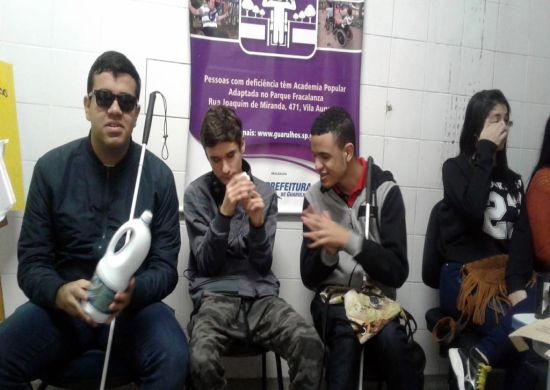 Alunos com deficiência visual participam de atividade do Programa Lixo Zero