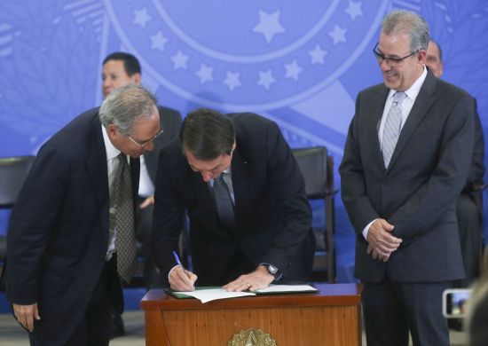 Preço do gás pode cair até 40%, diz ministro da economia