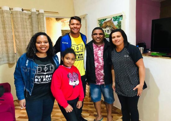 Alunos da rede municipal recebem visitas do Instituto Futebol de Rua