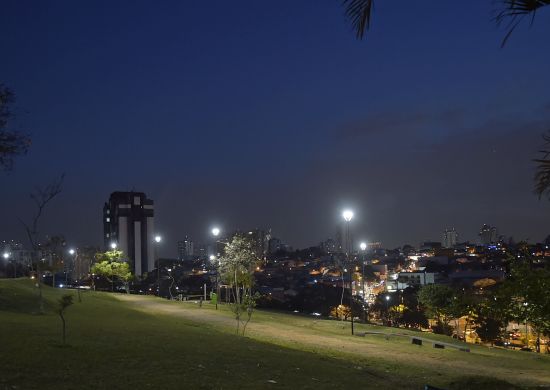 Ilumina Guarulhos moderniza primeiras praças da cidade