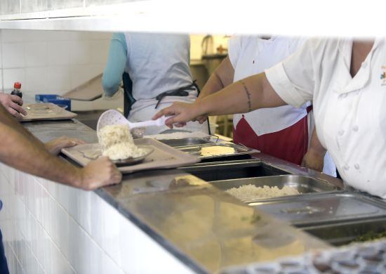 Restaurantes Populares terão cardápio especial nesta sexta-feira