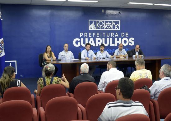 Prefeito e conselheiros do CMOP discutem melhorias para Guarulhos