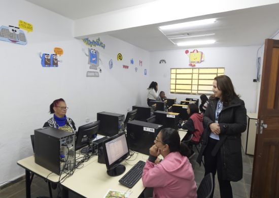 Prefeitura inaugura telecentro na região do Recreio São Jorge