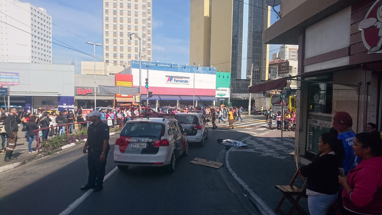 Mulher é atropelada e morre em frente à Igreja Matriz