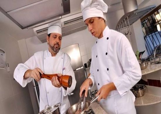 Prefeitura divulga 60 vagas para curso de auxiliar de cozinha