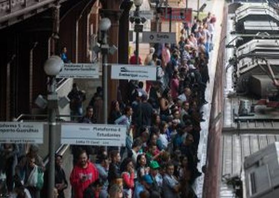 Técnicos do INSS esclarecem dúvidas na Estação Tatuapé da CPTM