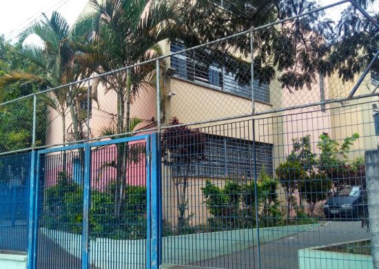 Bandidos invadem escola no Parque Jurema e roubam computadores