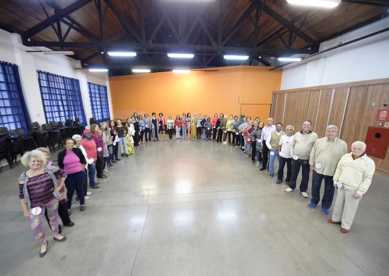 Candidatos ao Miss e Mister Melhor Idade Guarulhos fazem ensaio técnico