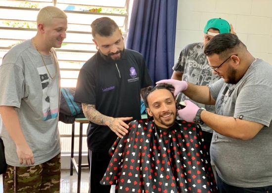 Pessoas com deficiência se preparam para o 3º Desfile Inclusivo