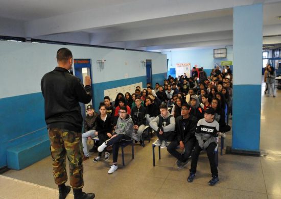 Projeto Construindo o Futuro atende 1,4 mil jovens em setembro