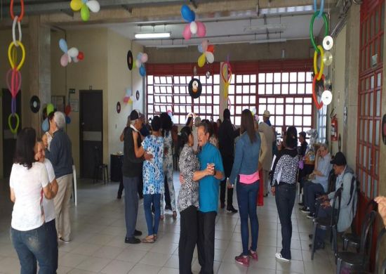 Tarde dançante 60+ anima idosos no CIC Pimentas