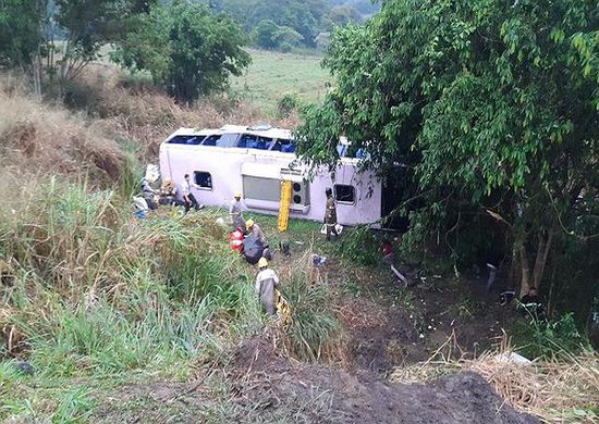Após acidente com ônibus na Dutra, 15 pessoas recebem alta