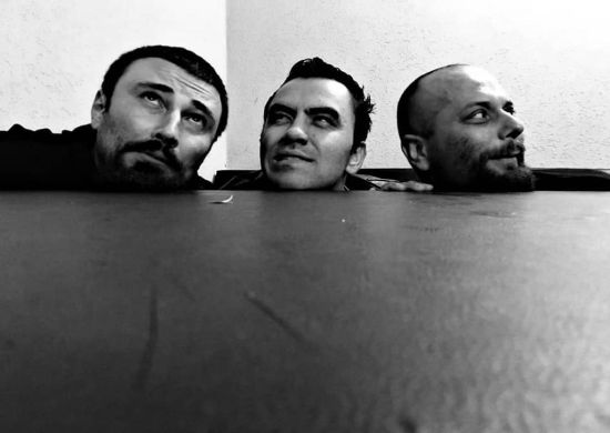 Teatro Padre Bento recebe tributo a Raul Seixas com a banda Cachorro Urubú