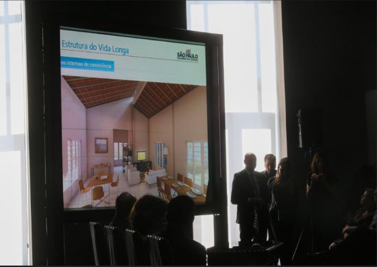 Governo de SP anuncia 45 novos centros para idosos