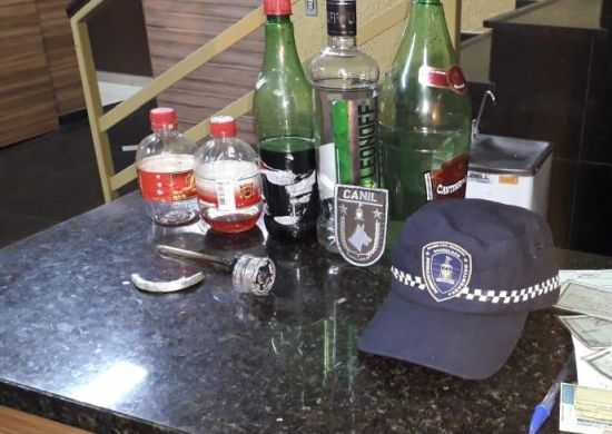 Jovens são flagrados consumindo bebida alcoolica no Bosque Maia