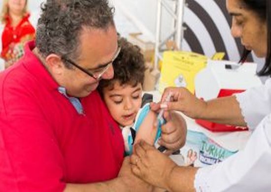Foco da campanha contra sarampo é imunizar crianças até 5 anos