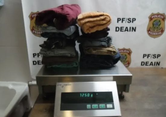 PF prende peruano com 7kg de roupa engomada com droga em Guarulhos