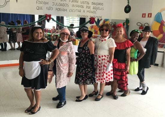 80 idosos participaram do Baile a Fantasia 60+