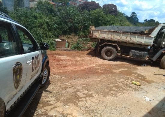 Prefeitura flagra descarte irregular em duas áreas da cidade