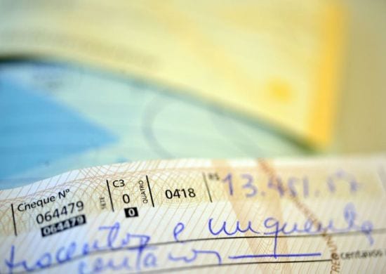 Limite de juros do cheque especial começa a valer a partir de segunda(06)