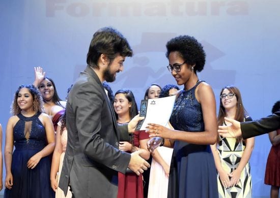 Prefeito Guti prestigia formatura de alunos do programa Jovem Trabalhador