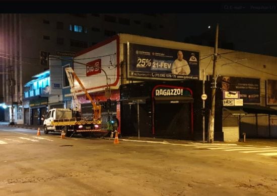 Prefeitura coloca dois novos semáforos em cruzamentos da Getúlio Vargas
