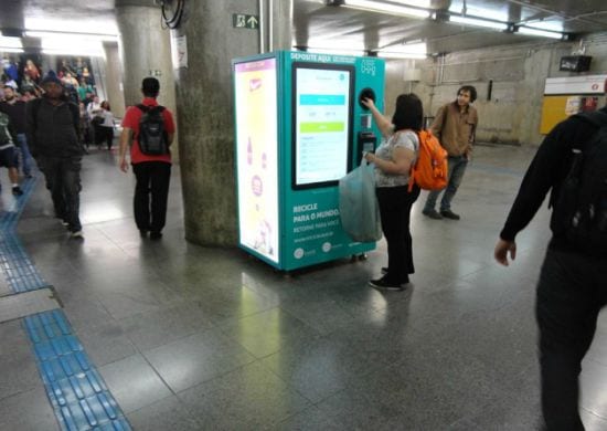 SP dá início a projeto que troca garrafa pet por crédito em transporte