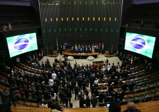 Congresso retoma trabalhos nesta segunda-feira
