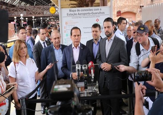 Doria entrega primeiro trem com bagageiro para a Linha 13-Jade