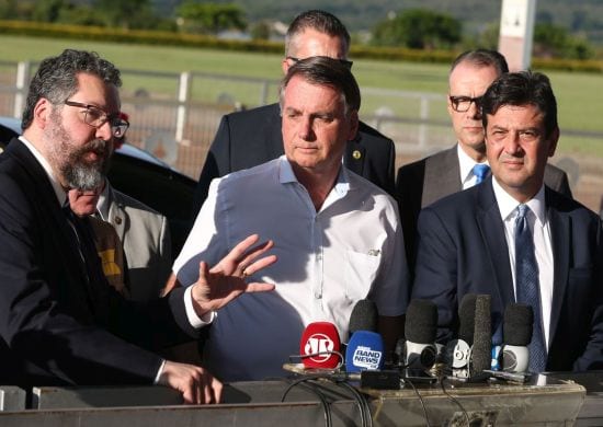 Bolsonaro lista dificuldades para trazer brasileiros da China