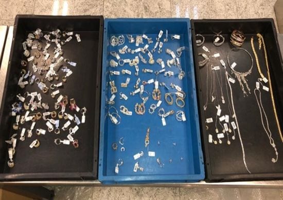 Passageiras são presas com drogas e joias no aeroporto de Guarulhos