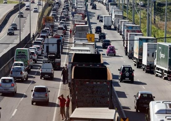 Caminhoneiros planejam nova paralisação para esta quarta