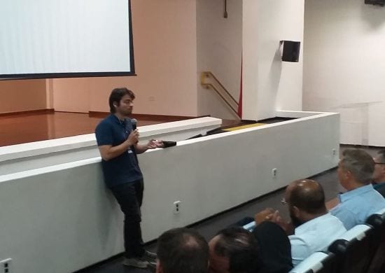 Guti participa de encontro com empresários do setor industrial