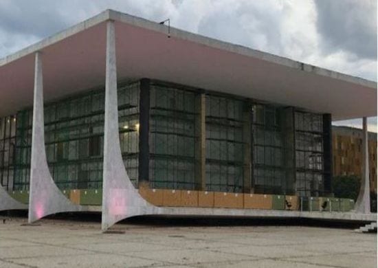 STF troca vidros do prédio por R$ 4 MILHÕES