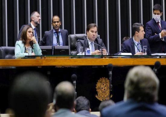 COVID-19: Câmara aprova dispensa de atestado médico a trabalhador infectado