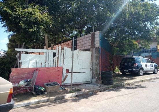 Prefeitura remove barracos utilizados como comércios em área pública no Santa Cecília