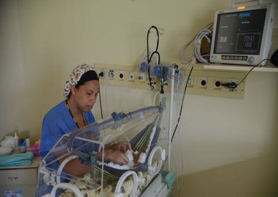 Justiça amplia licença-maternidade de mães de bebês prematuros