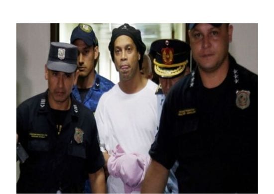 Justiça nega pedido de prisão domiciliar para Ronaldinho e Assis