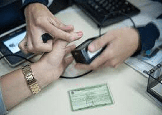 Justiça Eleitoral de SP suspende cancelamento de títulos sem biometria