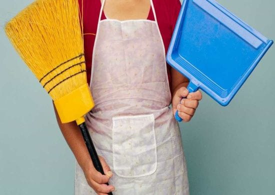 Suspensão de contrato ou redução de jornada vale para domésticas