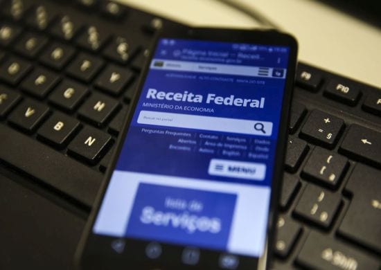 Governo adia prazo de entrega da declaração do IR por dois meses